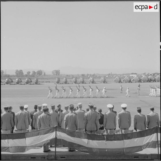 Commémoration du 14 Juillet 1962. Le défilé des fusiliers marins.