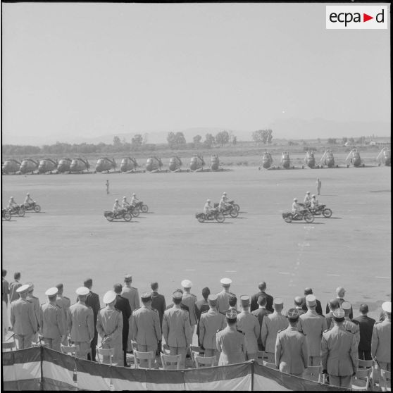 Commémoration du 14 Juillet 1962. Le défilé.