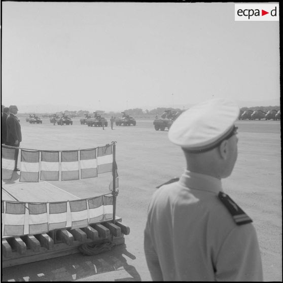 Commémoration du 14 Juillet 1962. Le défilé des automitrailleuses Light armored car M8.