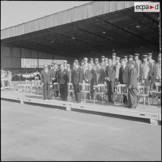 Commémoration du 14 Juillet 1962. Les autorités civiles et militaires pendant la cérémonie.