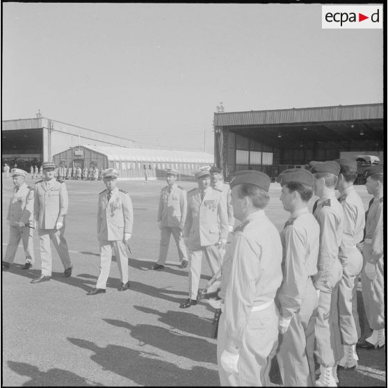 Commémoration du 14 Juillet 1962. Les généraux Gauthier et Fourquet passent les troupes en revue.