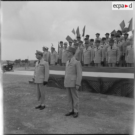 Départ du général Fourquet. Les autorités militaires pendant la cérémonie.