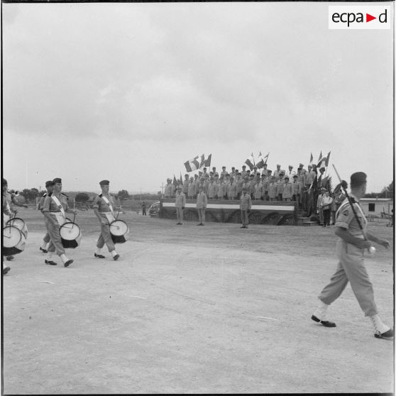 Départ du général Fourquet. Défilé de la musique.
