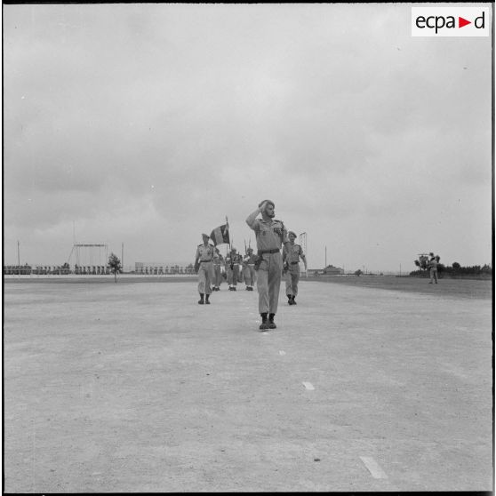 Départ du général Fourquet. Les autorités militaires pendant la cérémonie.