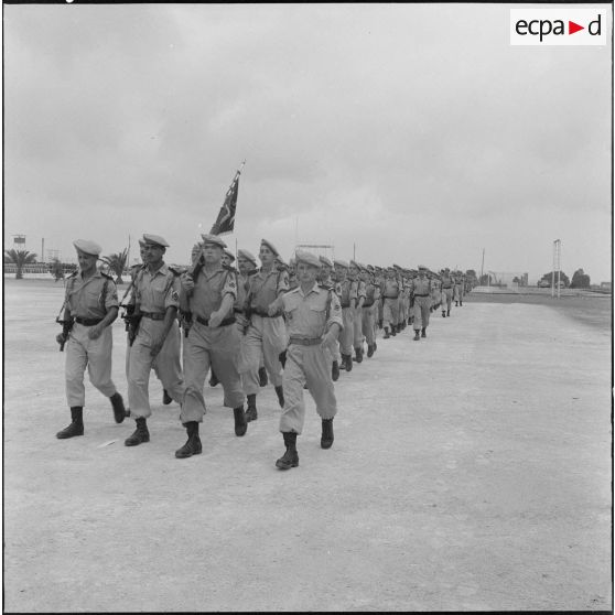 Départ du général Fourquet. Défilé.