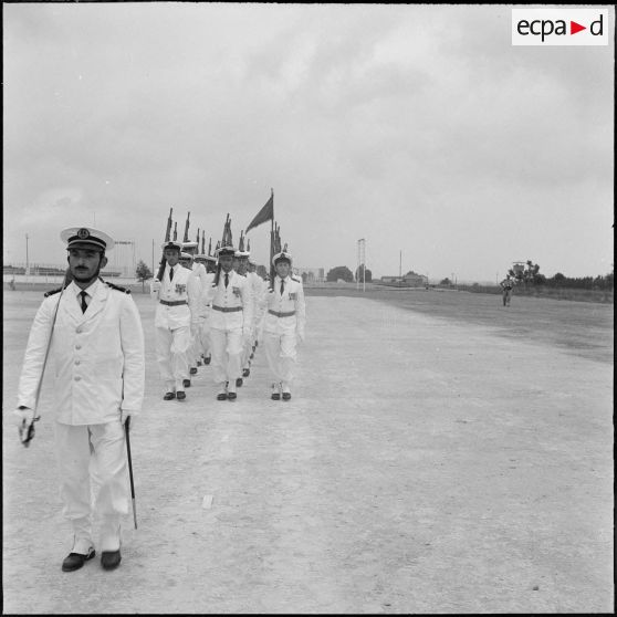 Départ du général Fourquet. Défilé des fusiliers marins.