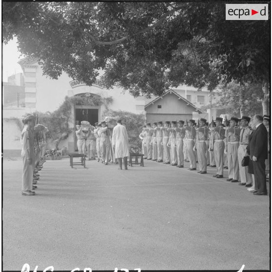 Obsèques d'un gendarme et d'un soldat du contingent à la chapelle de l'hôpital Maillot d'Alger.