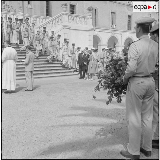 Obsèques d'un gendarme et d'un soldat du contingent à la chapelle de l'hôpital Maillot d'Alger.