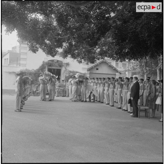 Obsèques d'un gendarme et d'un soldat du contingent à la chapelle de l'hôpital Maillot d'Alger.