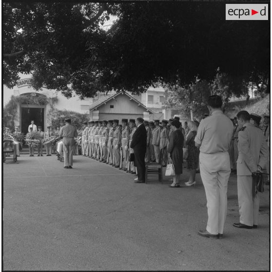Obsèques d'un gendarme et d'un soldat du contingent à la chapelle de l'hôpital Maillot d'Alger. Eloge funèbre.