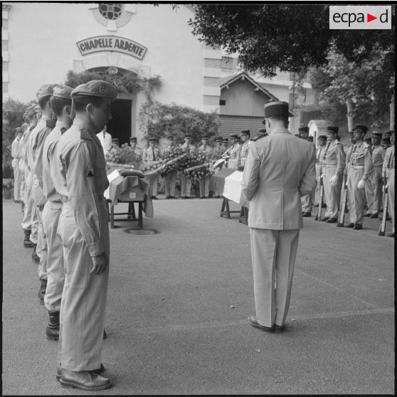Obsèques d'un gendarme et d'un soldat du contingent à la chapelle de l'hôpital Maillot d'Alger. Eloge funèbre.