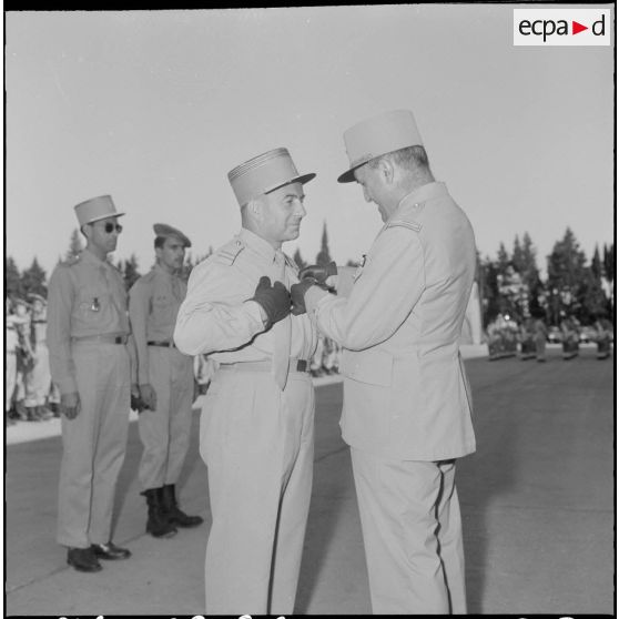 Remise de décoration.