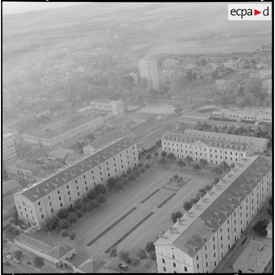 Vue aérienne de la caserne du 1er régiment étranger d'infanterie (REI) à Sidi-Bel-Abbès.