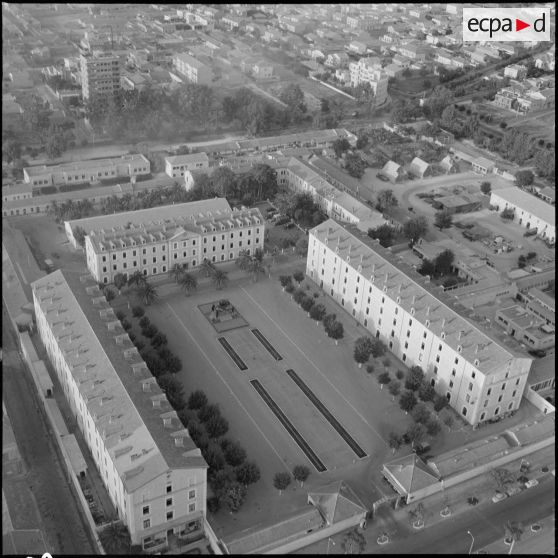 Vue aérienne de la caserne du 1er régiment étranger d'infanterie (REI) à Sidi-Bel-Abbès.