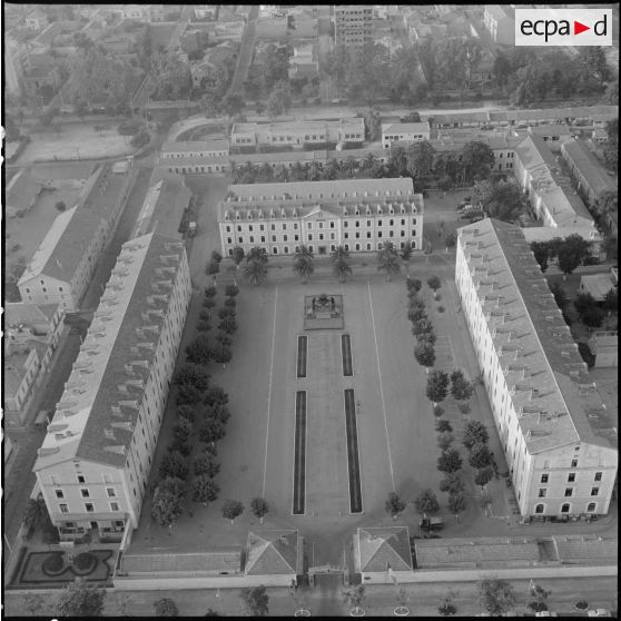 Vue aérienne de la caserne du 1er régiment étranger d'infanterie (REI) à Sidi-Bel-Abbès.
