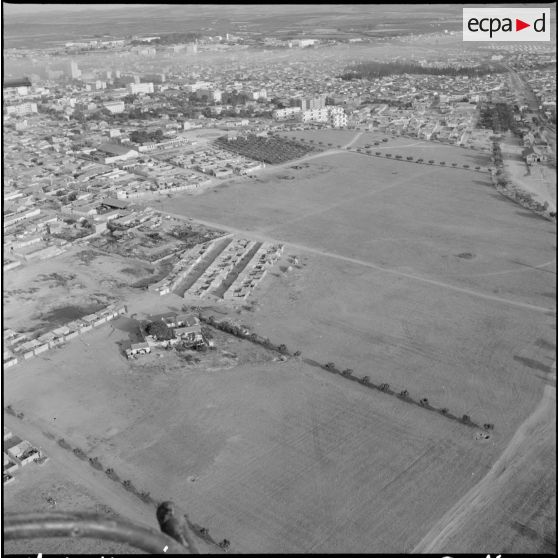 Vue aérienne de maisons à Sidi-Bel-Abbès.