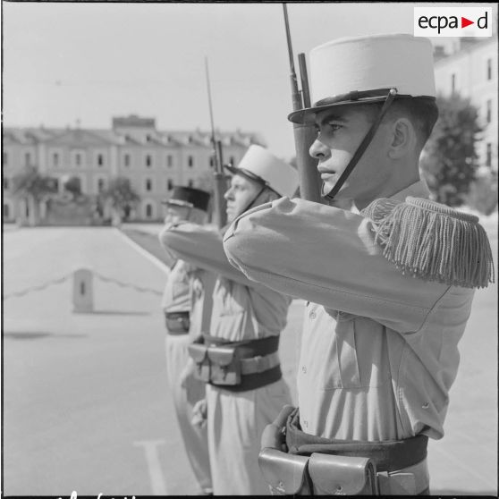 Portrait d'un légionnaire pendant une cérémonie du 1er régiment étranger d'infanterie (REI) à à la caserne de Sidi-Bel-Abbès.