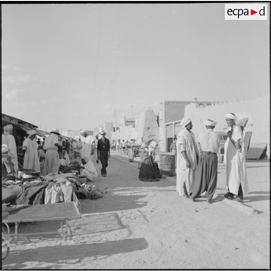 Un marché à Adrar ou à Colomb-Béchar.
