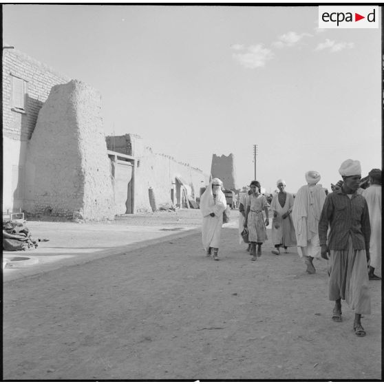 Un marché à Adrar ou à Colomb-Béchar.