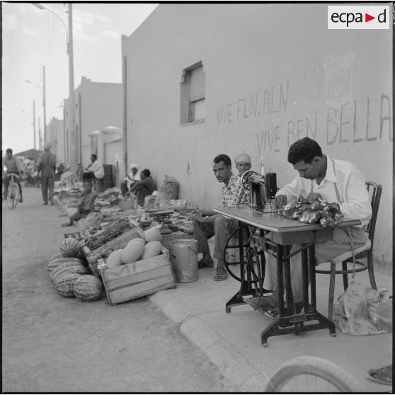 Un marché à Adrar ou à Colomb-Béchar.