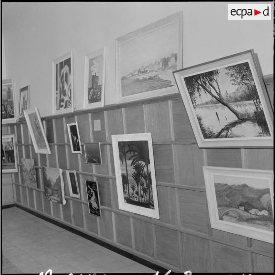 Exposition de peinture à la base aérienne 210 (BA 210).