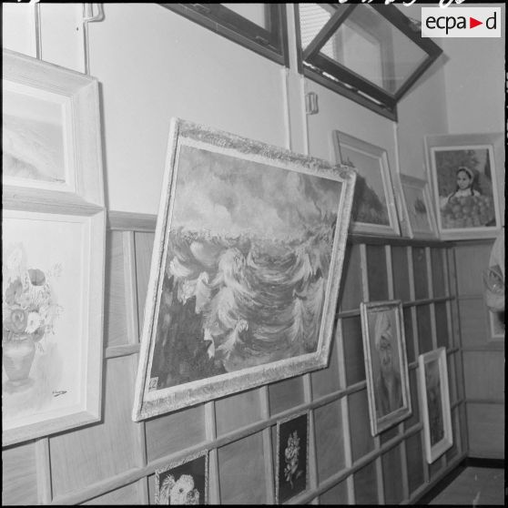 Exposition de peinture à la base aérienne 210 (BA 210).