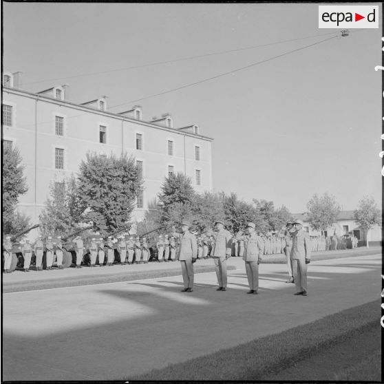 Cérémonie funèbre à l'occasion du départ de la légion étrangère de Sidi-bel-Abbès.