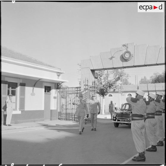 Cérémonie funèbre à l'occasion du départ de la légion étrangère de Sidi-bel-Abbès.