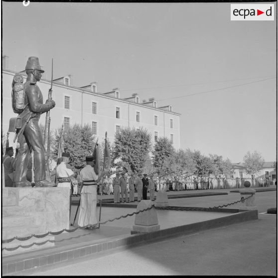 Cérémonie funèbre à l'occasion du départ de la légion étrangère de Sidi-bel-Abbès.