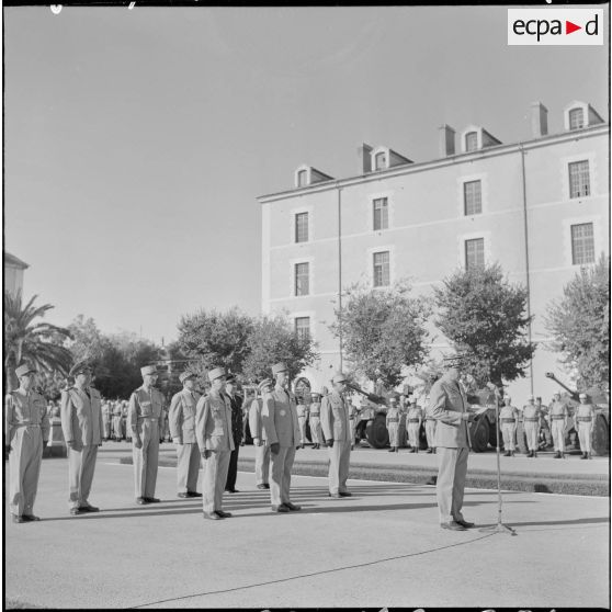 Eloge funèbre pendant la cérémonie funèbre à l'occasion du départ de la légion étrangère de Sidi-bel-Abbès.
