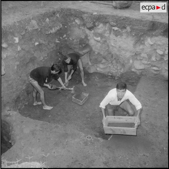 Fouilles archéologiques effectuées au Cap Matifou par le club archéologique de La Reghaïa.