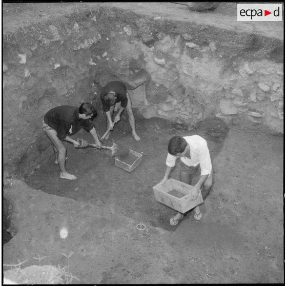 Fouilles archéologiques effectuées au Cap Matifou par le club archéologique de La Reghaïa.