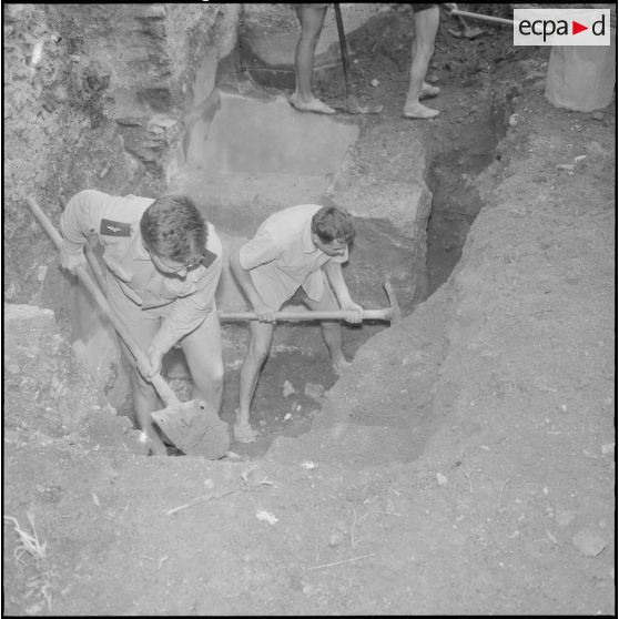 Fouilles archéologiques effectuées au Cap Matifou par le club archéologique de La Reghaïa.
