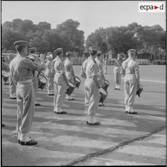 La musique lors de la prise de commandement du 152e régiment d'infanterie (RI) à Zeralda.