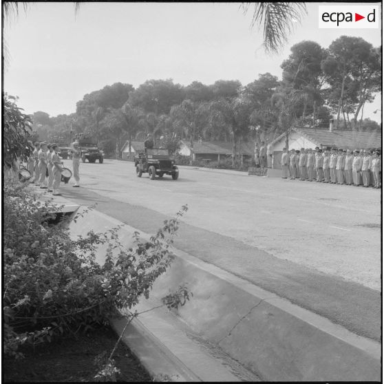 Défilé motorisé lors de la prise de commandement du 152e régiment d'infanterie (RI) à Zeralda.