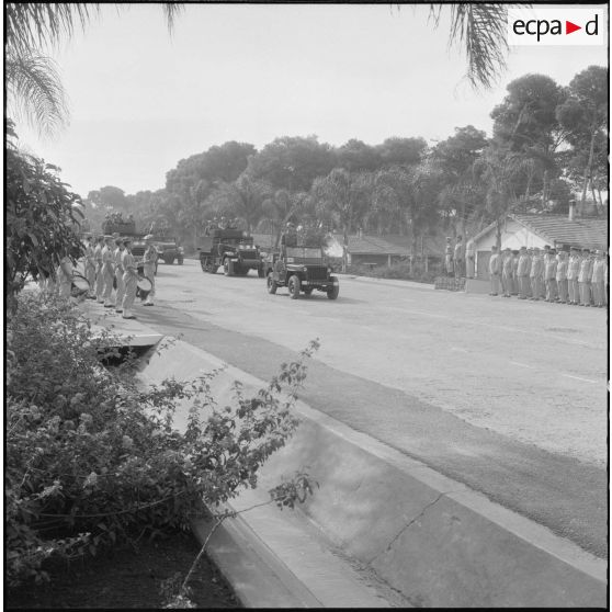 Défilé motorisé lors de la prise de commandement du 152e régiment d'infanterie (RI) à Zeralda.