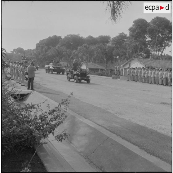 Défilé motorisé lors de la prise de commandement du 152e régiment d'infanterie (RI) à Zeralda.