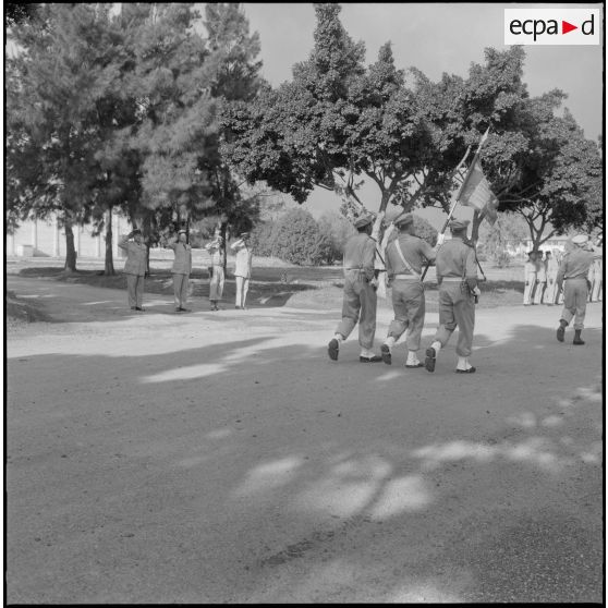 Prise de commandement au 9e groupe d'artillerie de marine (GAMa) par le lieutenant-colonel Combes. Défilé.