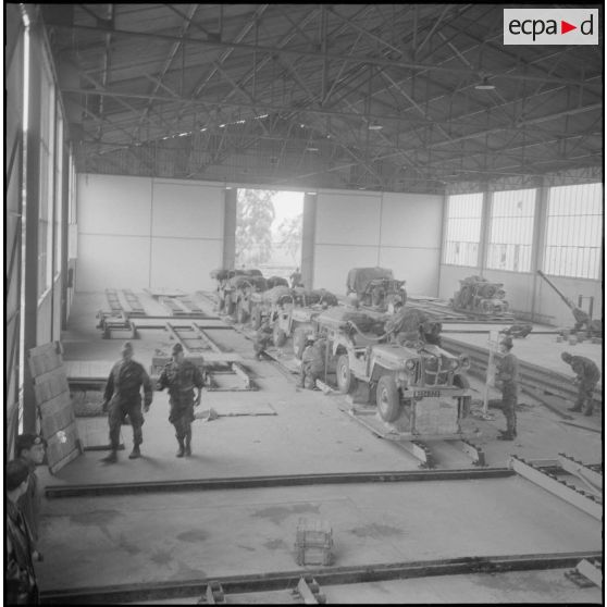 Conditionnement de jeep au groupe de livraison Air n°2 (GLA n°2).