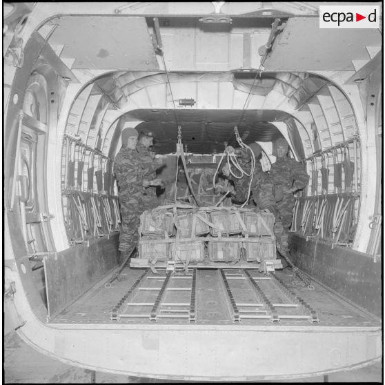 Conditionnement de matériel lourd au groupe de livraison Air n°2 (GLA n°2).