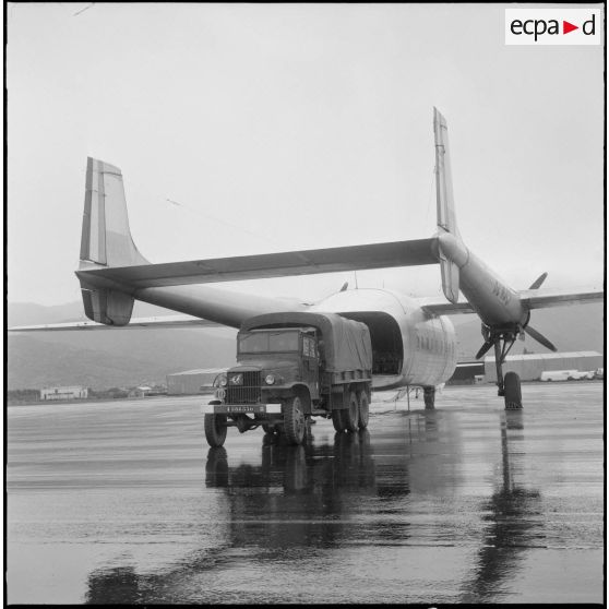 Conditionnement de matériel lourd au groupe de livraison Air n°2 (GLA n°2).