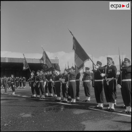 Prise d'armes interarmées à l'occasion du 11 Novembre 1962.