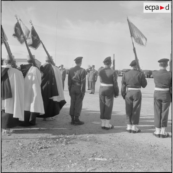 Prise d'armes à l'occasion de la dissolution du Centre d'instruction du service du matériel n° 3 (CISM n°3).