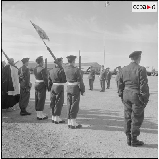 Prise d'armes à l'occasion de la dissolution du Centre d'instruction du service du matériel n° 3 (CISM n°3).