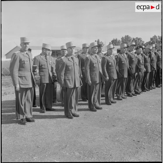 Les autorités lors de la prise d'armes à l'occasion de la dissolution du Centre d'instruction du service du matériel n° 3 (CISM n°3).