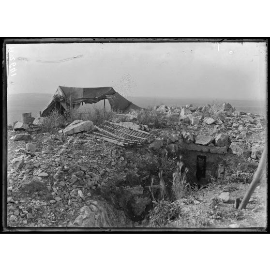 Crêtes rocheuses, secteur de Narèch. Observatoire d'artillerie. [légende d'origine]
