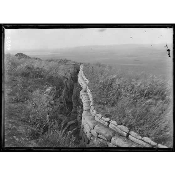 Crêtes rocheuses, secteur de Narèch. Tranchée du tour de crête nord. [légende d'origine]
