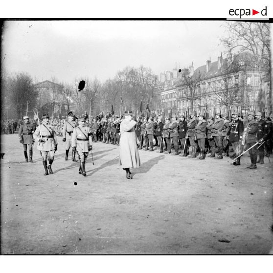 Metz. Lorraine. Le Maréchal Pétain et le général Maunoury gouverneur à Metz. [légende d'origine]