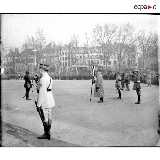 Metz. Lorraine. Le Maréchal Pétain et le général Maunoury gouverneur à Metz. [légende d'origine]