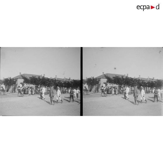 685. Les généraux vont vers la fantasia. [légende d'origine]